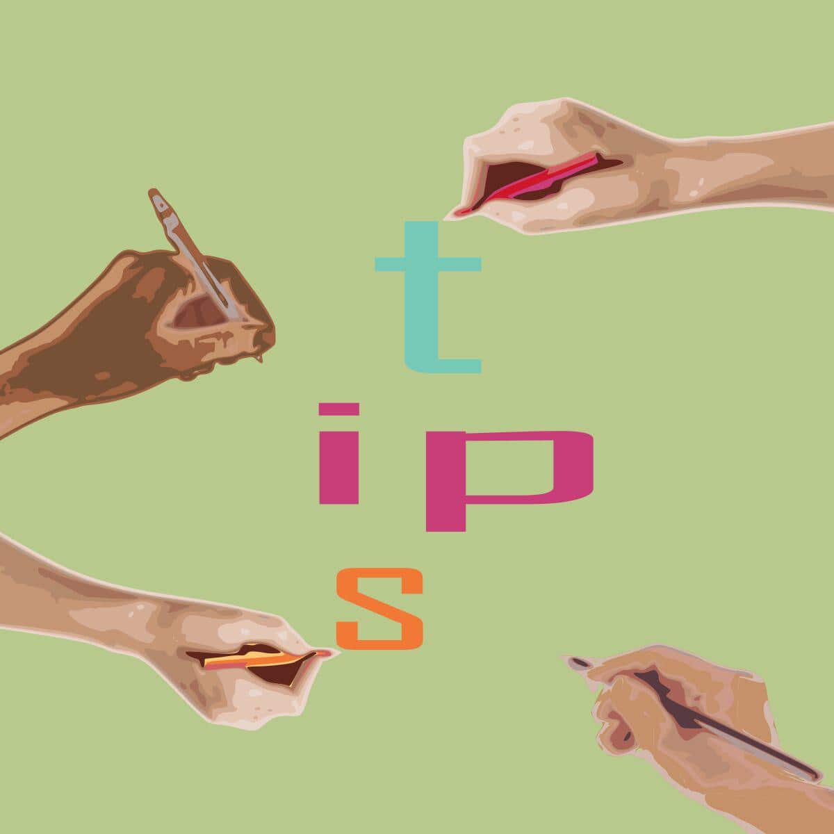Manos escribiendo la palabra "tips"
