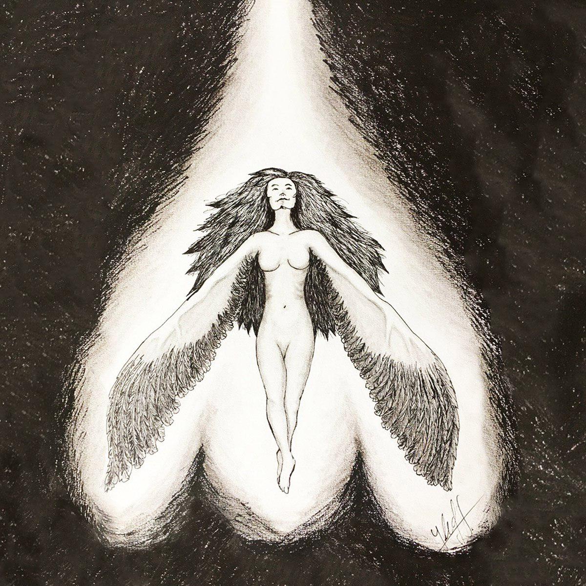 Ilustración con fondo negro, una mujer con pelo, desnuda largo y brazos que terminan en alas se encuentra iluminada desde arriba por un rayo de luz blanca