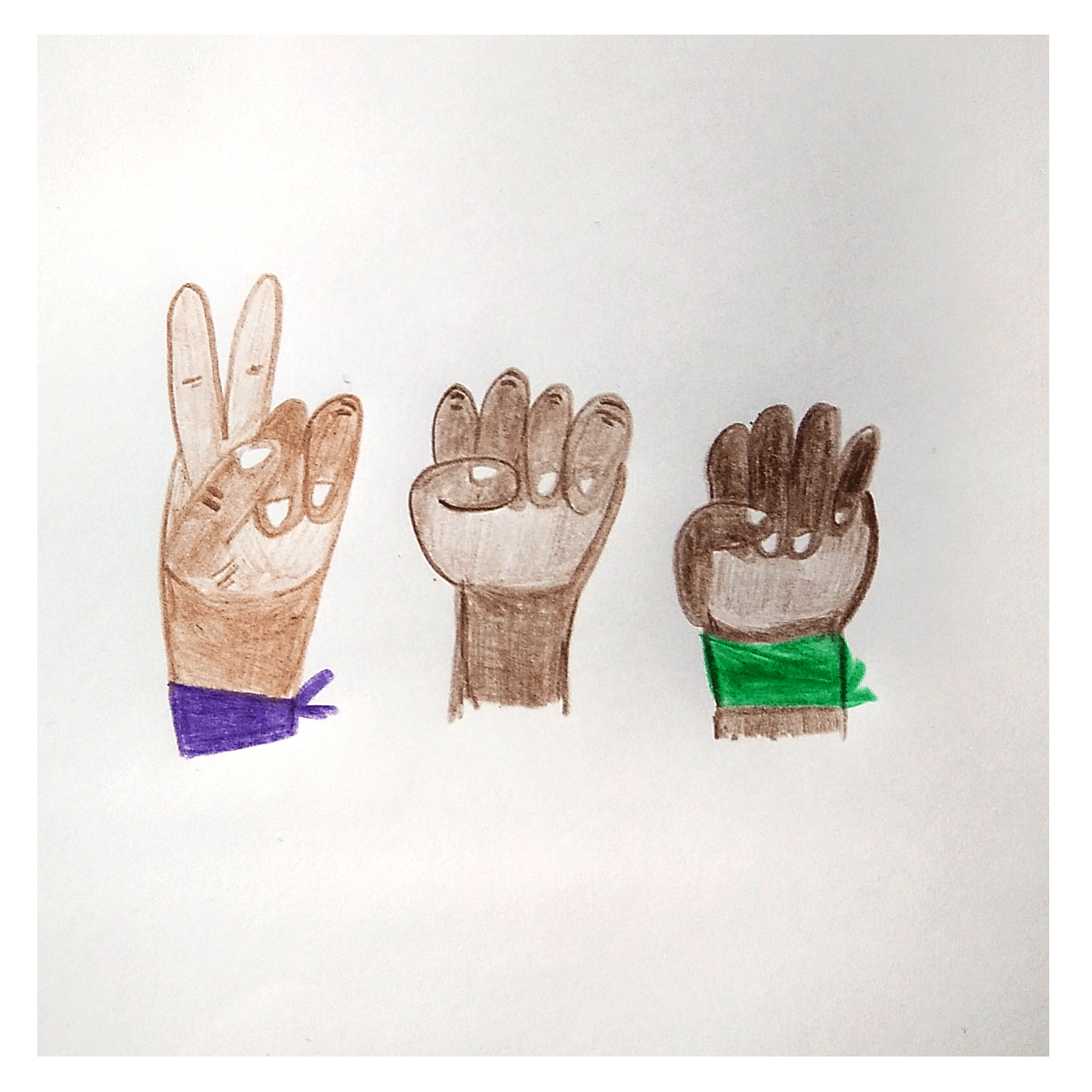 Tres manos con puños de distintos tonos de piel
